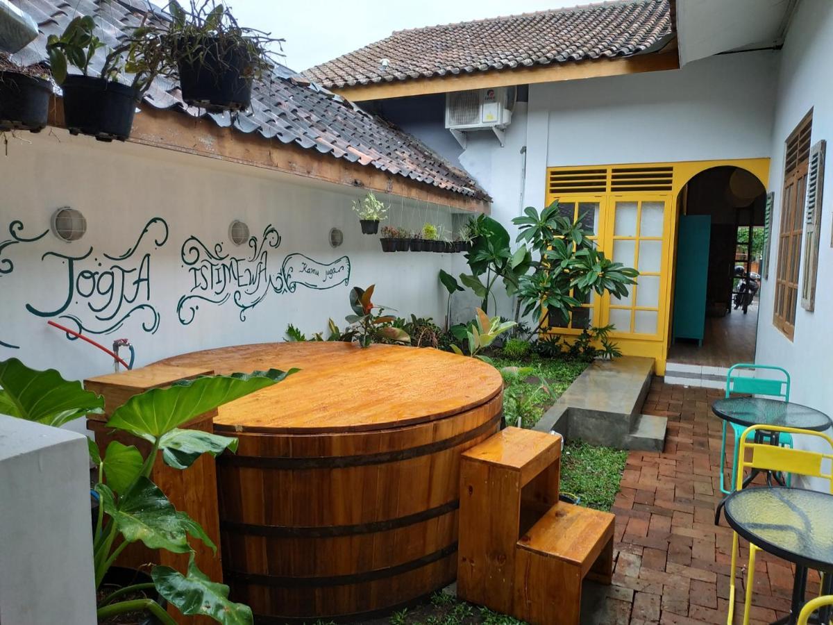 Wonderloft Hostel Jogja Γιογκιακάρτα Εξωτερικό φωτογραφία