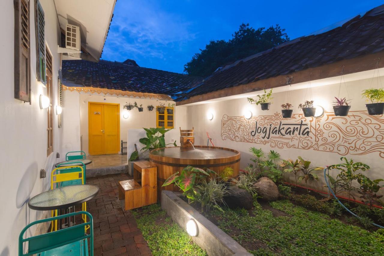 Wonderloft Hostel Jogja Γιογκιακάρτα Εξωτερικό φωτογραφία